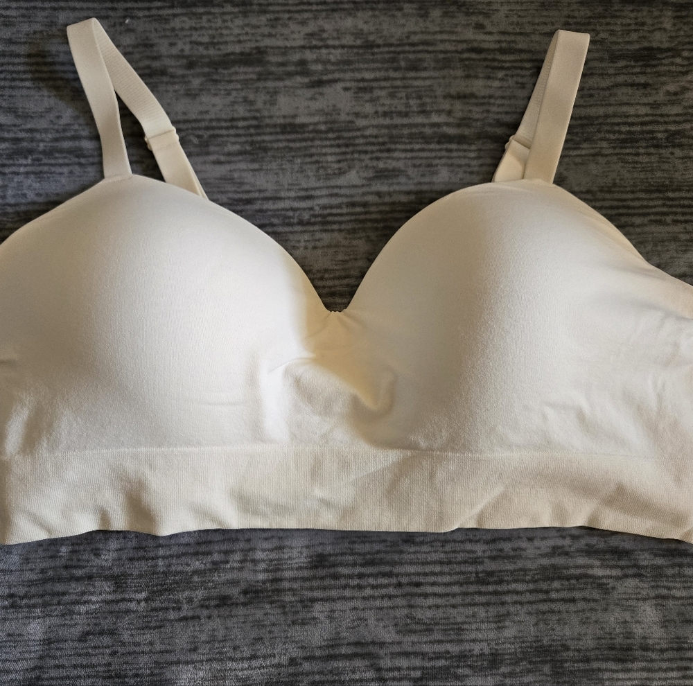 NWOT Cream Wireless Bra